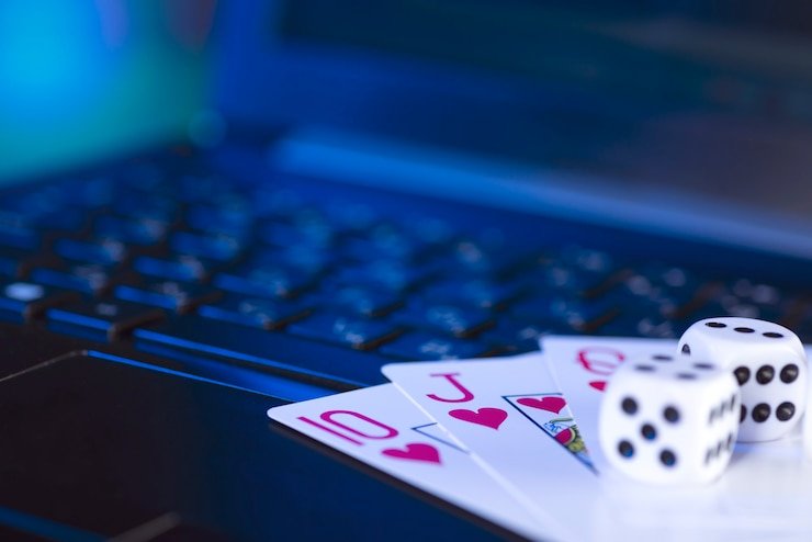 Antarmuka permainan Mesin Arcade aktif dengan skor dan chip yang terlihat